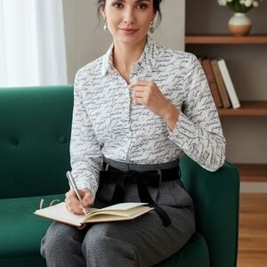 Chico’s Beautiful-Graceful-Creative Script-Print Button Up Blouse Size 0 (Small)